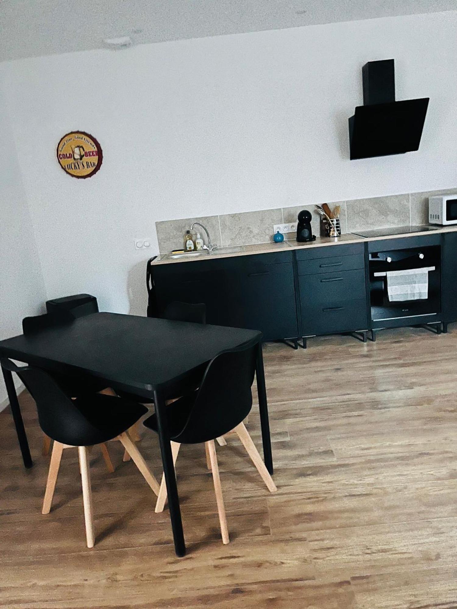 Logements 6 Pers A 15 Minutes D Angers Corne Exterior photo